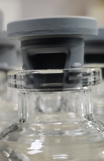 Pharma rubber seals and stoppers